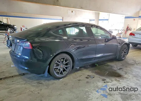 2020 Tesla Model 3 z USA, uszkodzony, nr VIN 5YJ3E1EBXLF662883